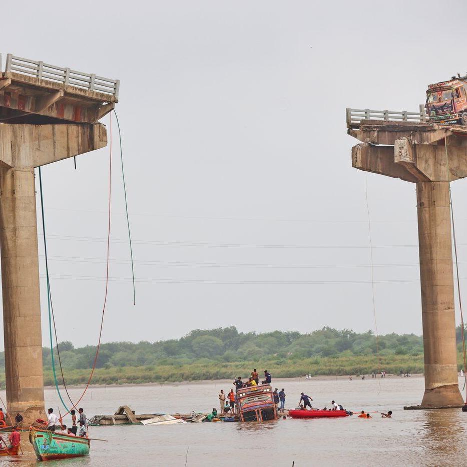 Bridge collapse kills 9 in India's Gujarat state